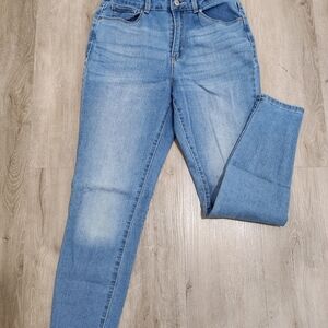 No Boundaries Light Wash Skinny Jeans Women